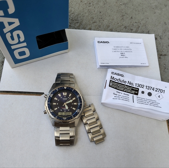 Casio AMW 320R Men's Blue Face Vintage Dive Watch - Picture 4 of 4